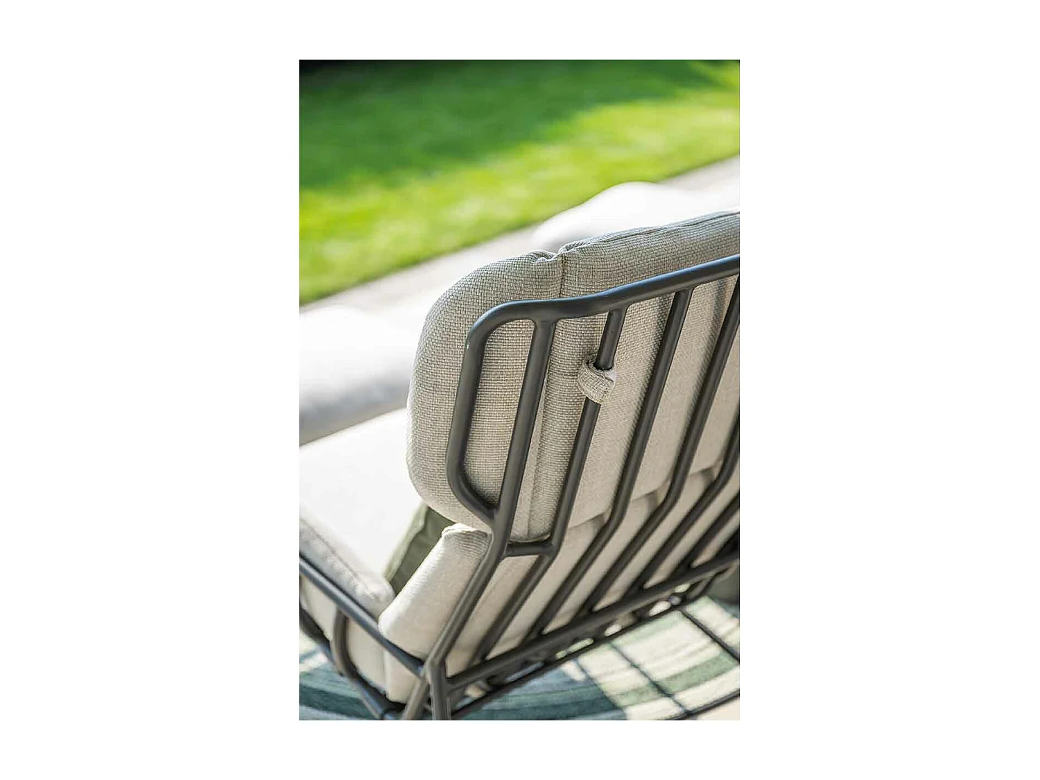 Chaise longue Garden Impressions Fresno gris foncé avec repose-pieds