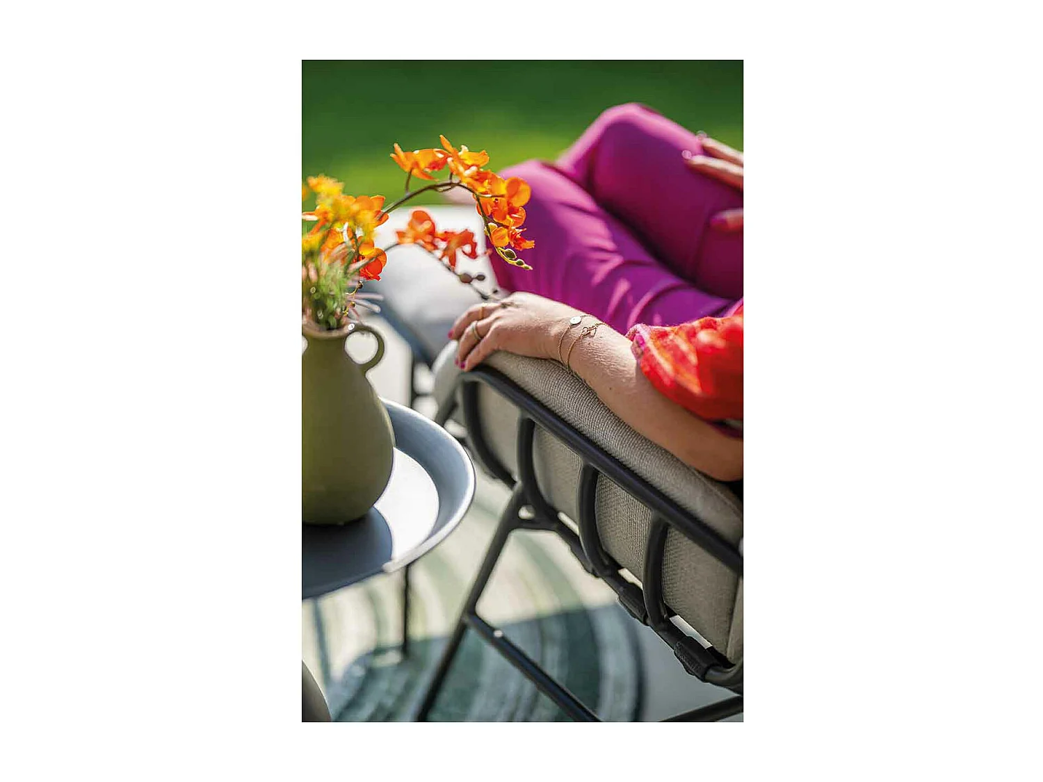 Chaise longue Garden Impressions Fresno gris foncé avec repose-pieds