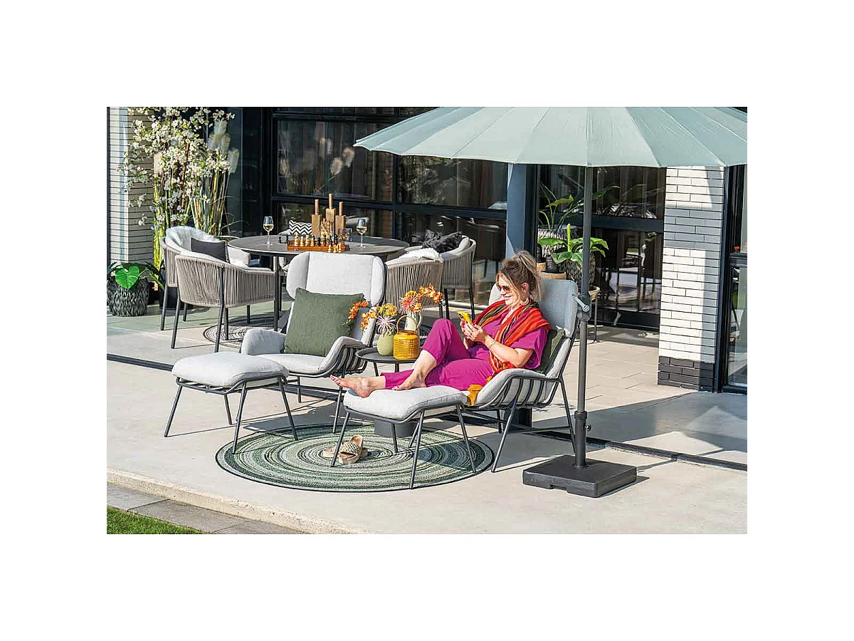 Chaise longue Garden Impressions Fresno gris foncé avec repose-pieds
