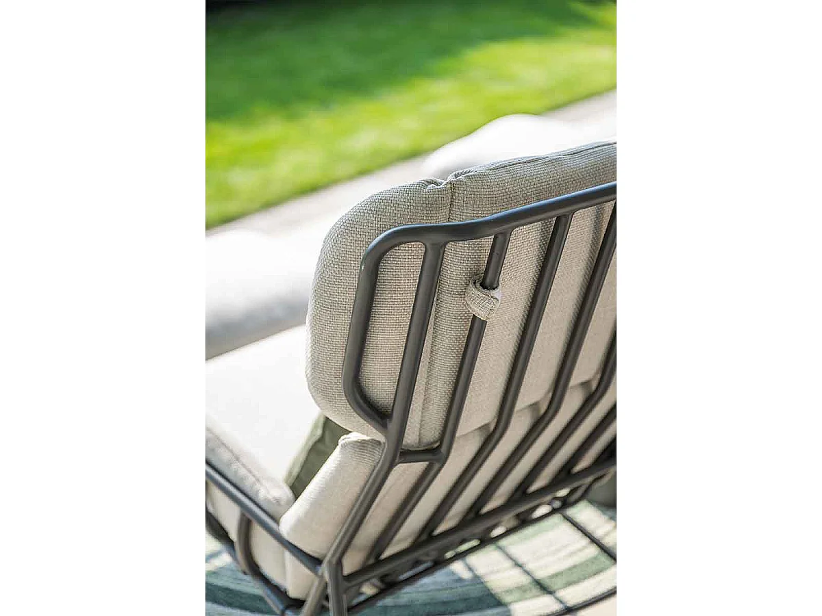 Chaise longue Garden Impressions Fresno gris foncé avec repose-pieds