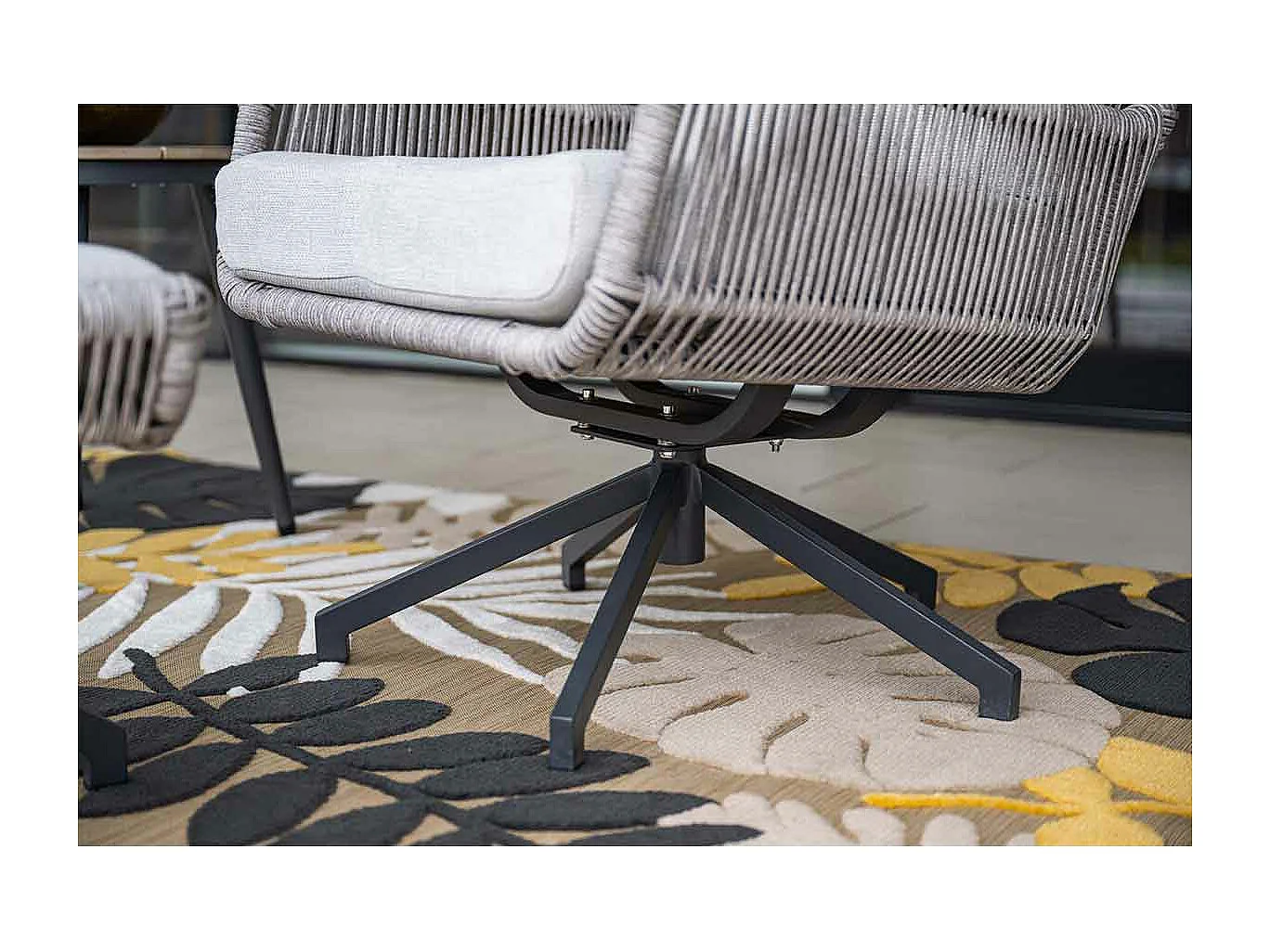 Fauteuils lounge Garden Impressions Bosh pivotants - Table d'appoint Lucas Ø50x48 cm