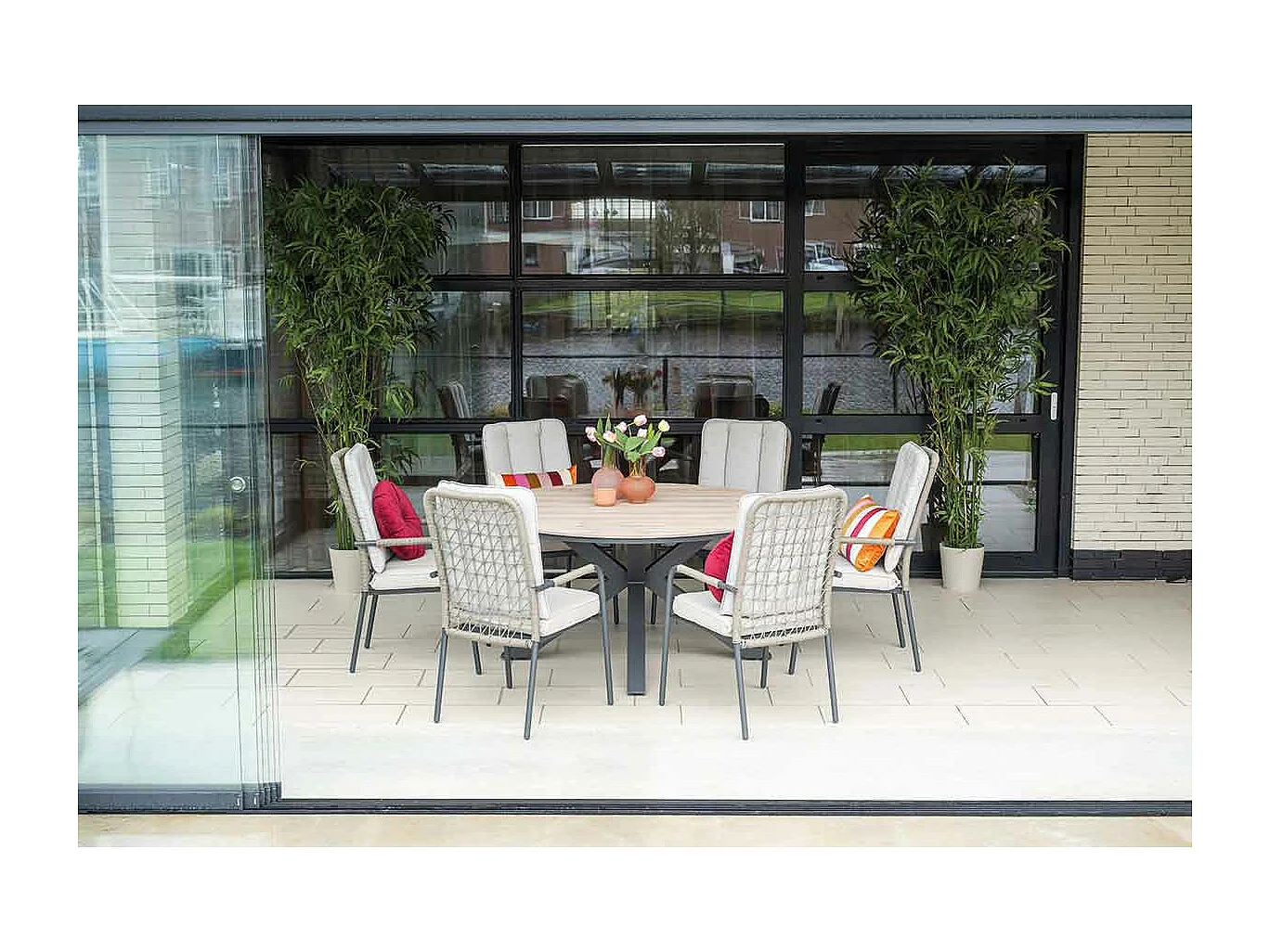 Garden Impressions Aleria tuinset 6-delig taupe - Tulli tuintafel Ø148x75 cm - light teak vironwood