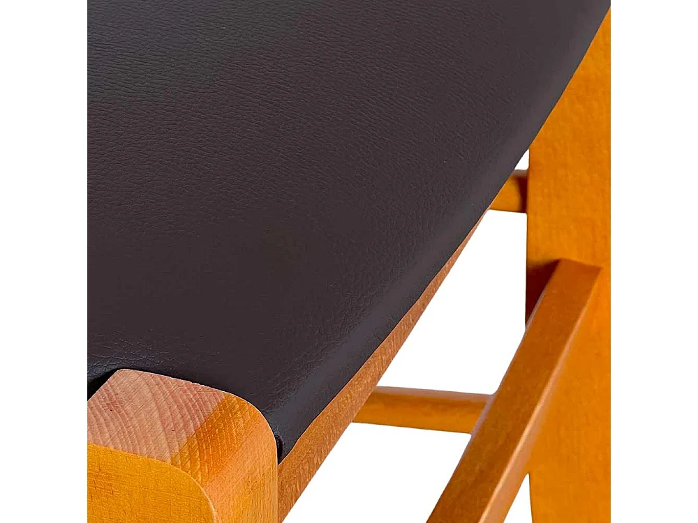 Silla rústica de madera de cerezo con asiento acolchado marrón