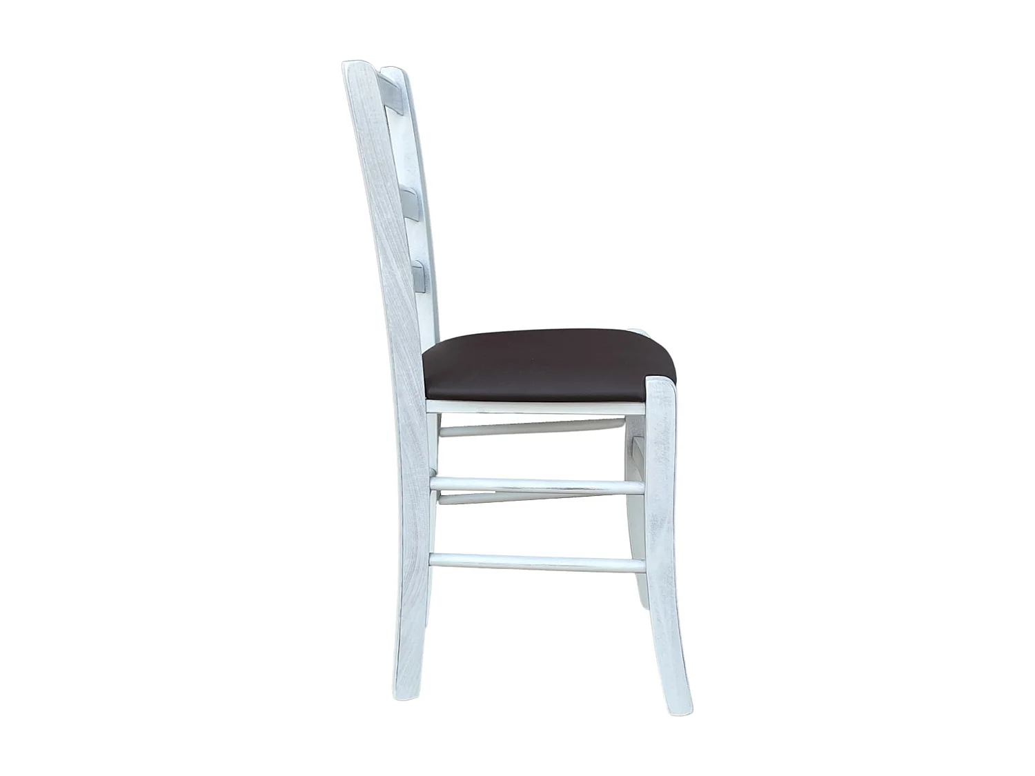 Silla veneciana antigua de madera blanca con asiento de piel sintética marrón