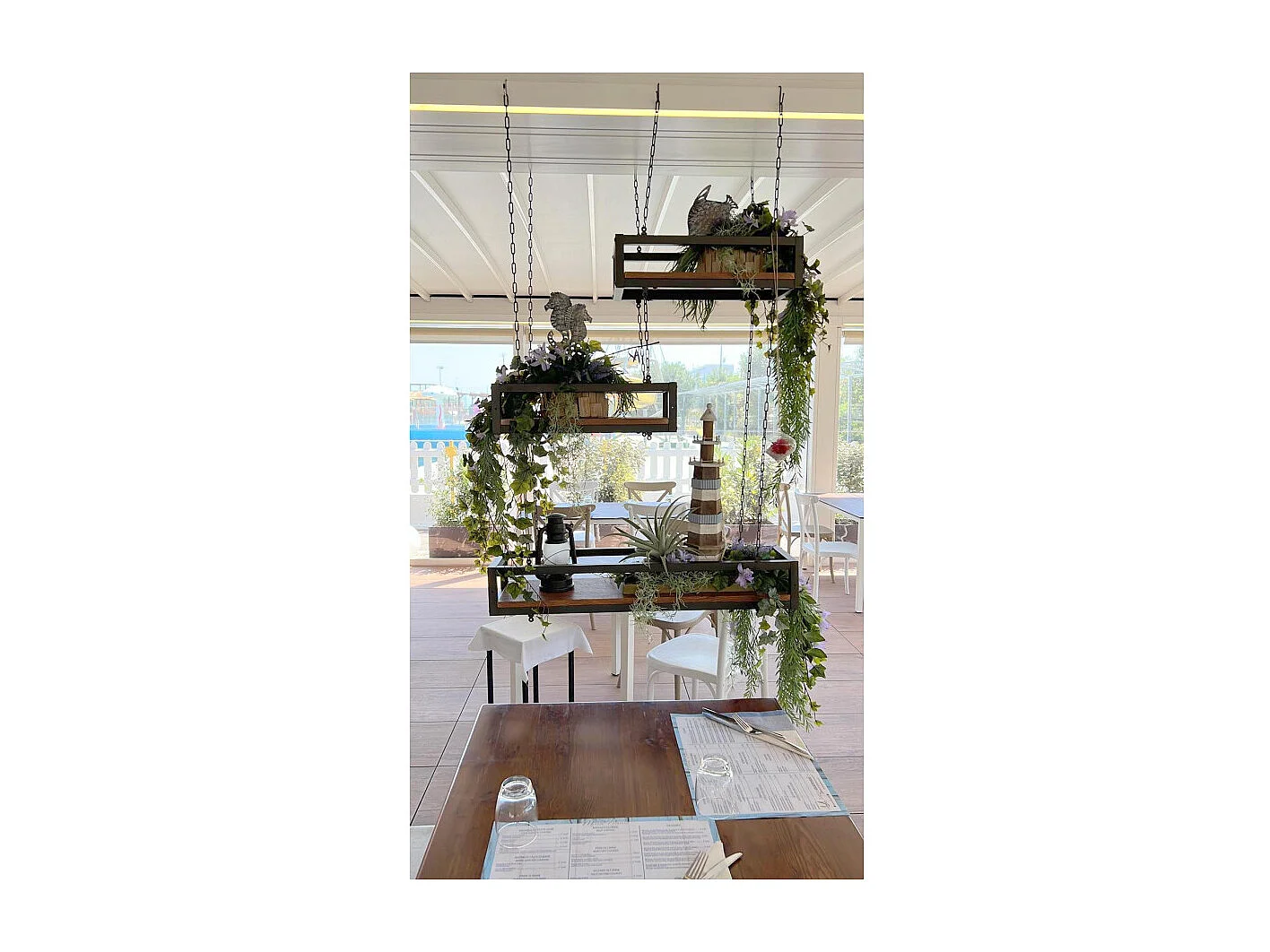 Mensola FLOWERS sospesa a soffitto MARRONE lunghezza 115 cm con catene per fiori giardino verticale by Yelloo