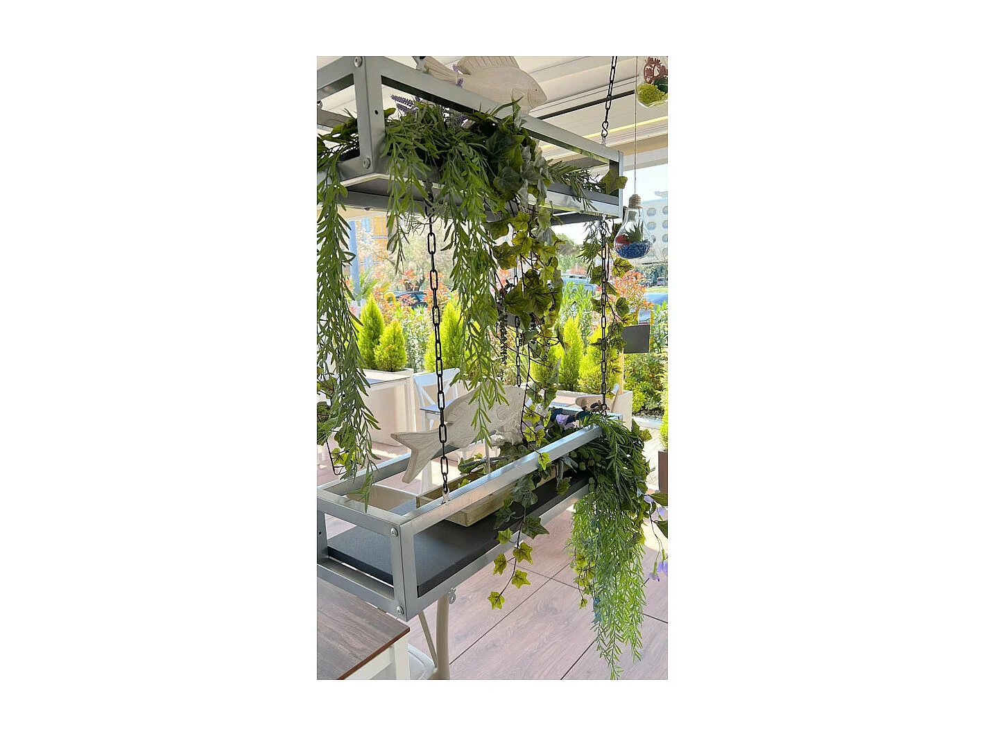 Etagère FLOWERS suspendue au plafond GRIS NOIR longueur 115 cm avec chaines pour jardin vertical fleurs par Yelloo