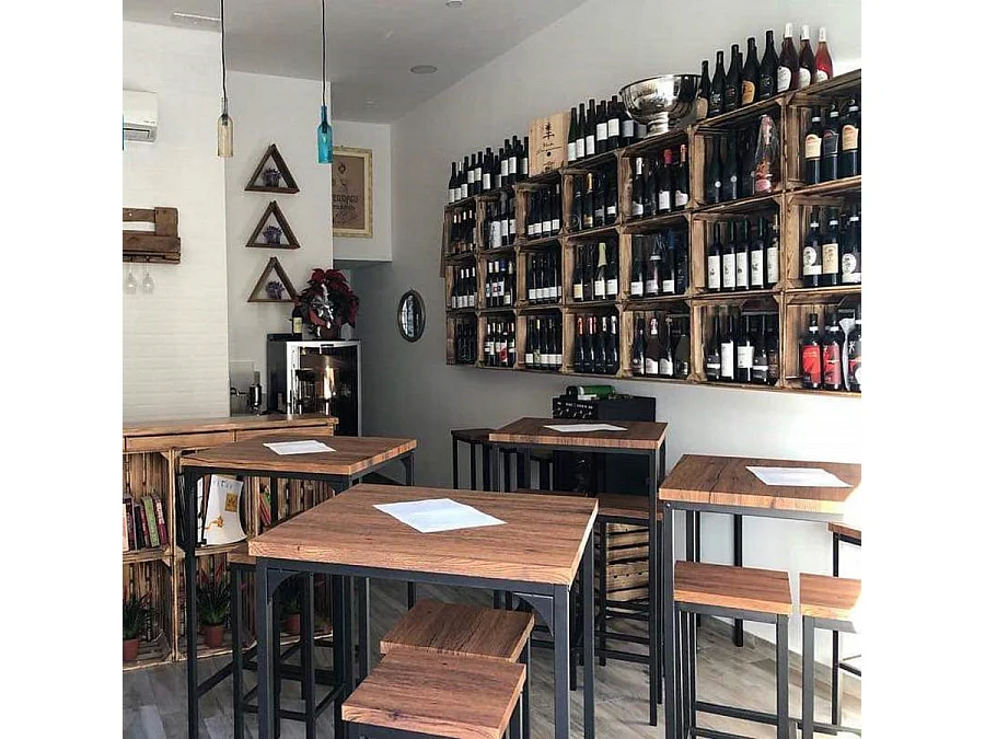 Set Tavolo Bar Quadrato Alto 110 cm e 4 Sgabelli marrone noce Mod. ROMA by Yelloo