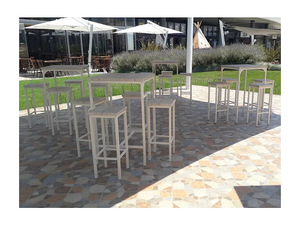 Lot de table de bar carrée de 110 cm de hauteur et 4 tabourets en chêne beige mod. RIMINI par Yelloo