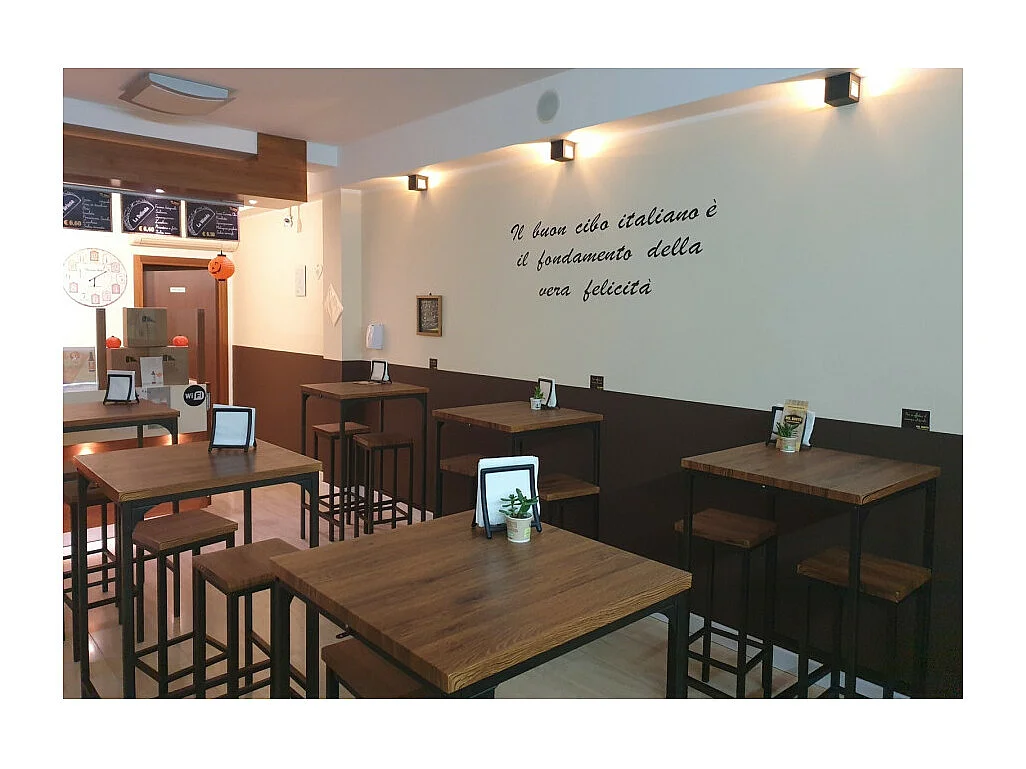 Set Tavolo bar quadrato alto 110 cm e 2 Sgabelli marrone noce mod. VIAREGGIO by Yelloo