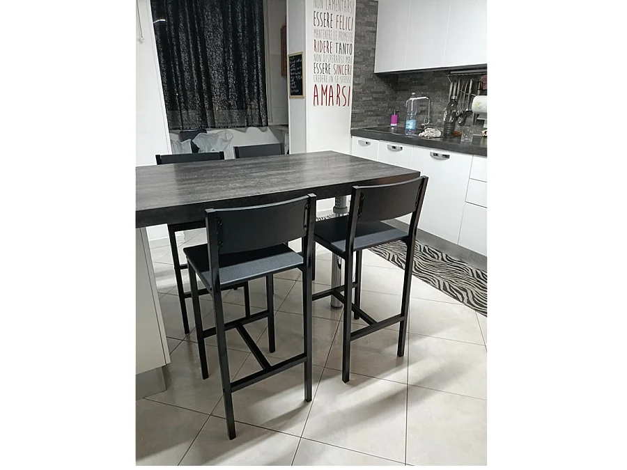 Set 2 Sgabelli colore nero moderni e comodi seduta altezza 67 cm mod. LIGNANO by Yelloo