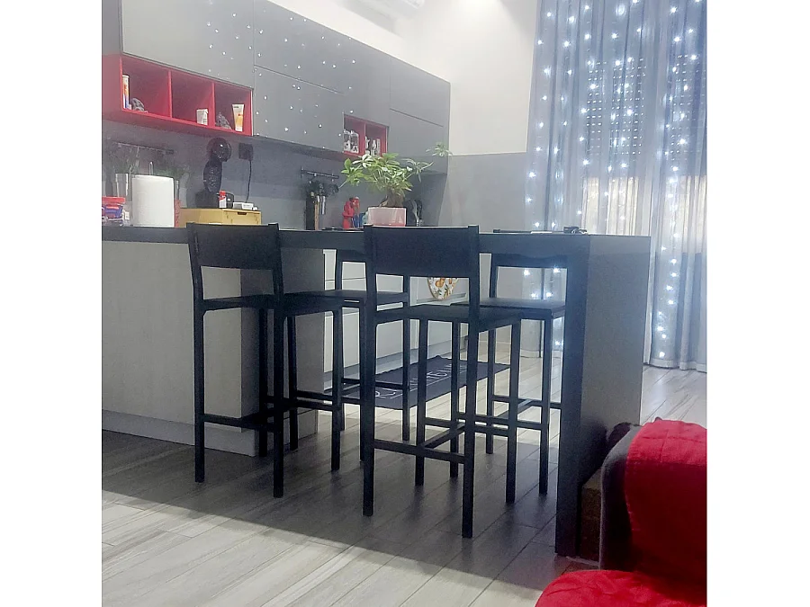 Set 2 Sgabelli colore nero moderni e comodi seduta altezza 67 cm mod. LIGNANO by Yelloo