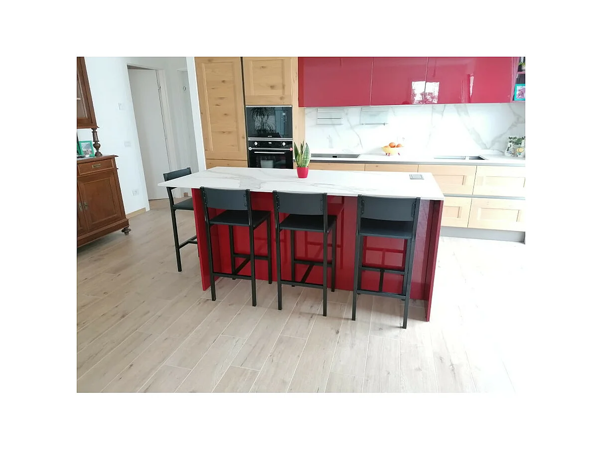 Set 2 Sgabelli colore nero moderni e comodi seduta altezza 67 cm mod. LIGNANO by Yelloo