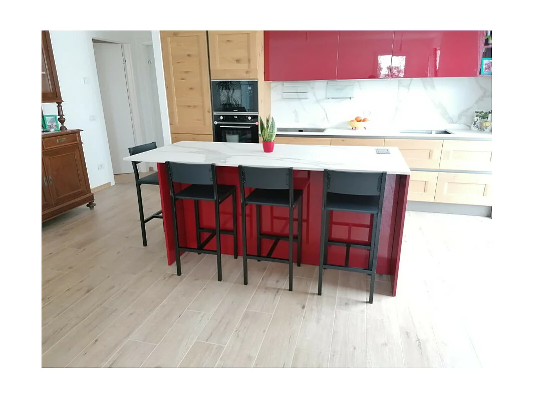 Set 2 Sgabelli colore nero moderni e comodi seduta altezza 67 cm mod. LIGNANO by Yelloo