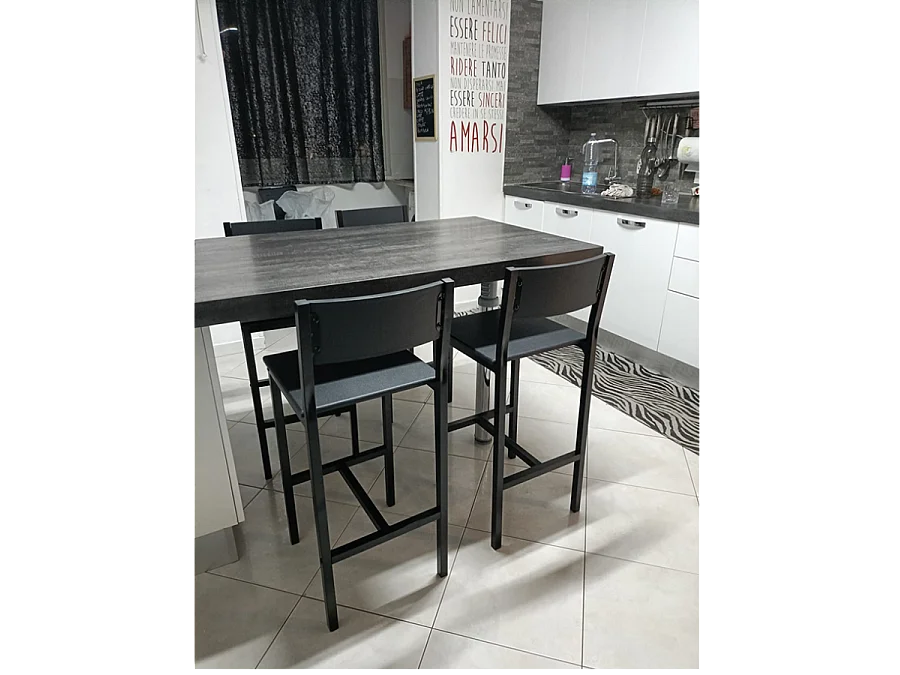 Lot de 2 tabourets noirs modernes et confortables, hauteur d'assise 67 cm, mod. LIGNANO par Yelloo