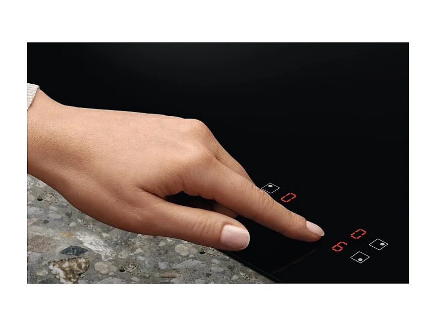 Electrolux Table de cuisson induction 60cm 3 feux 6000w noir - CIB60320CK