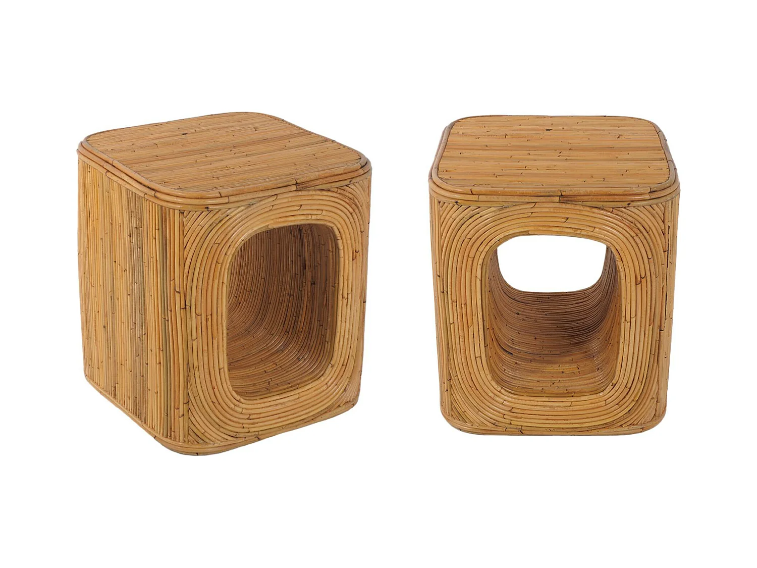 Lot de 2 bouts de canapé. tables d'appoint. tables de chevet avec niches. en rotin naturel. cubique et coins arrondis. L 45 x P 45 x H 50cm