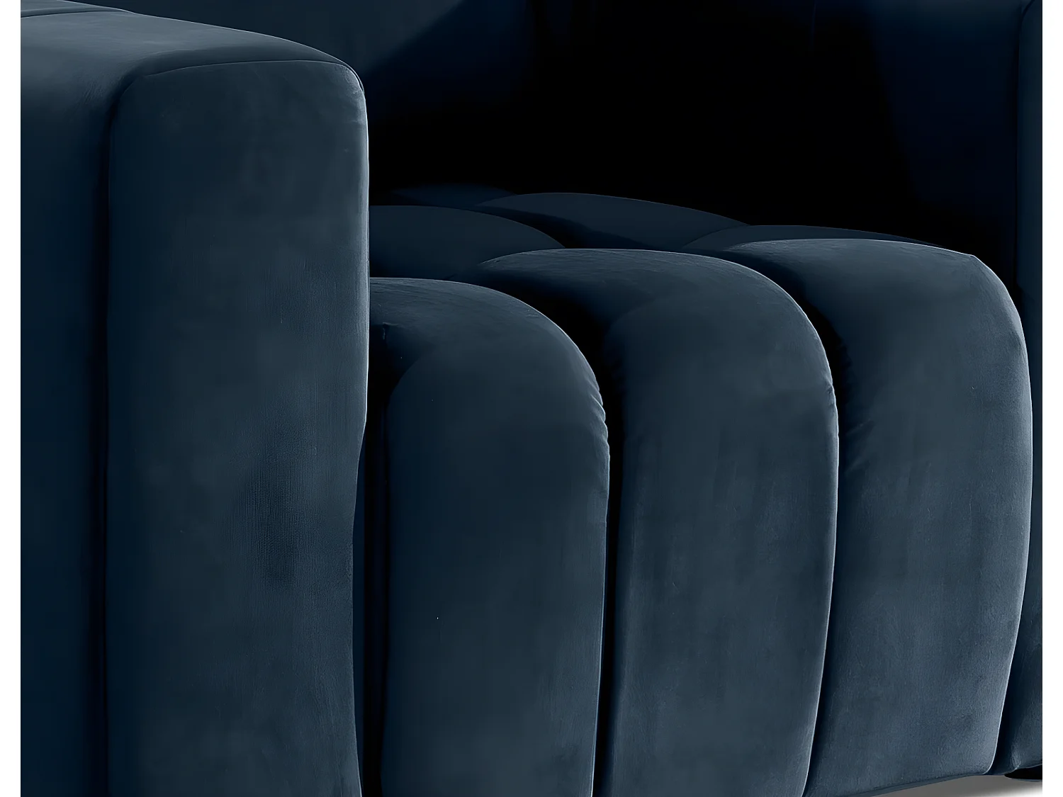 Luxe donkerblauwe fluwelen fauteuil met hoge armleuningen en houten poten