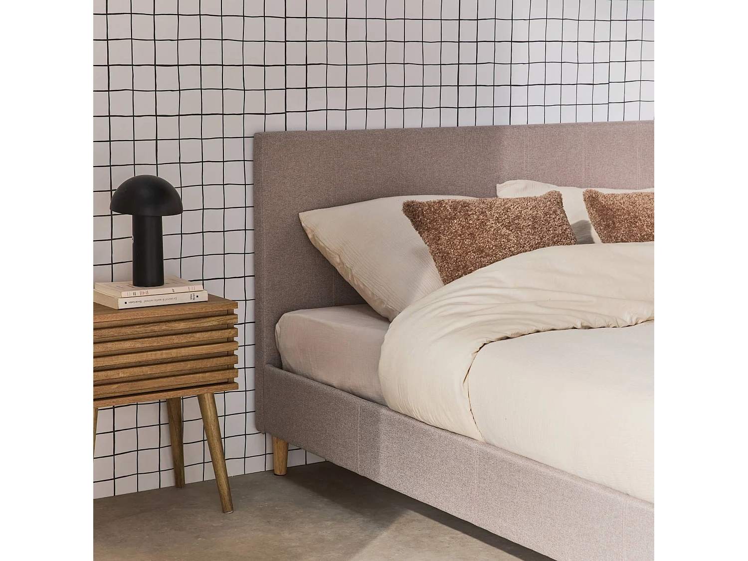 Cama con somier y cabecero 140cm, acabado en tela beige