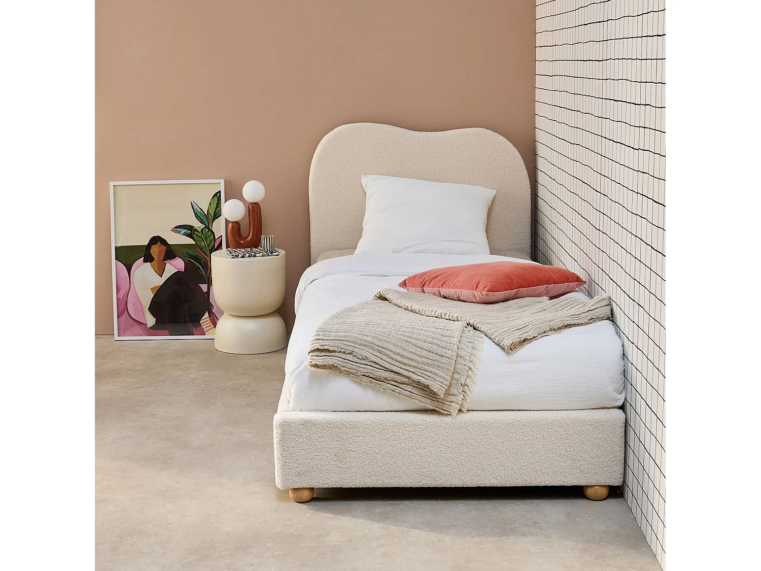 Cama con somier y cabecero, acabado borreguito blanco