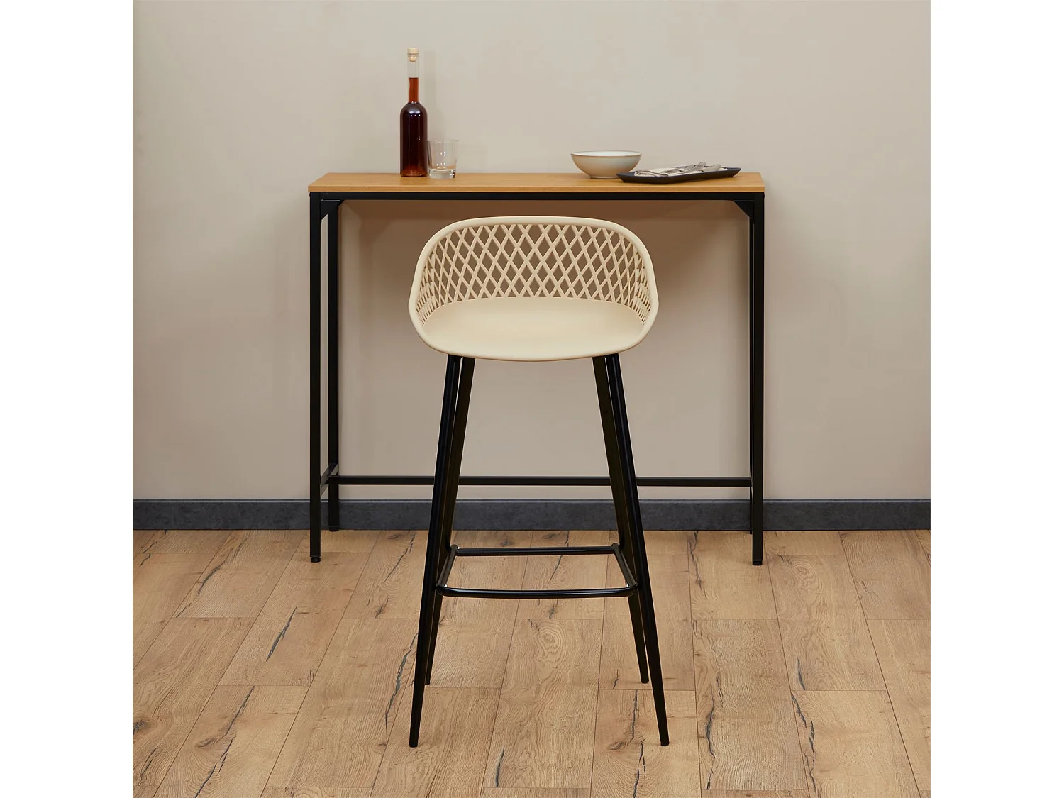 Lot de 2 tabourets de bar IREK chaise haute pour cuisine ou comptoir au design retro, en plastique beige et métal noir