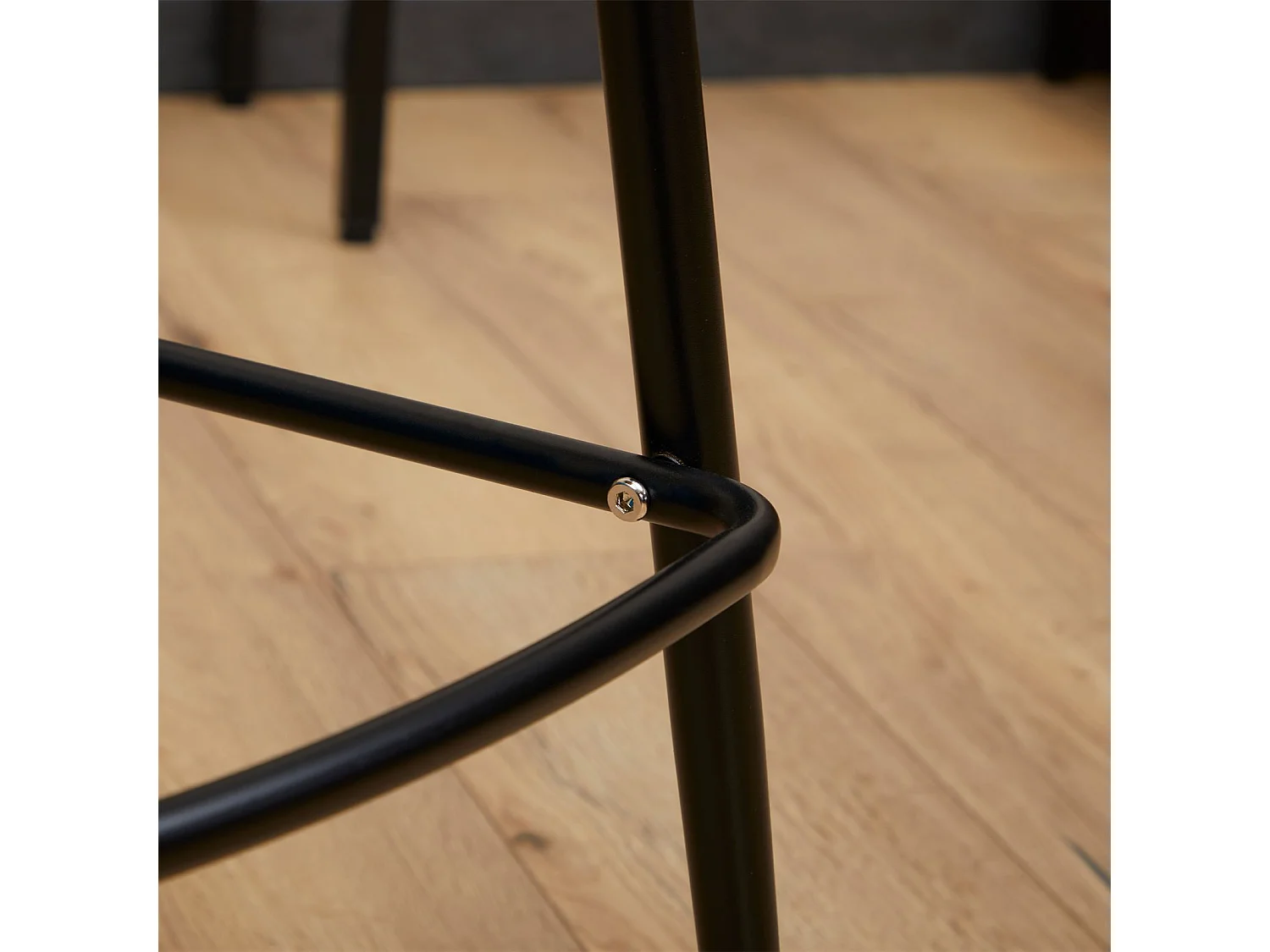 Lot de 2 tabourets de bar IREK chaise haute pour cuisine ou comptoir au design retro, en plastique beige et métal noir