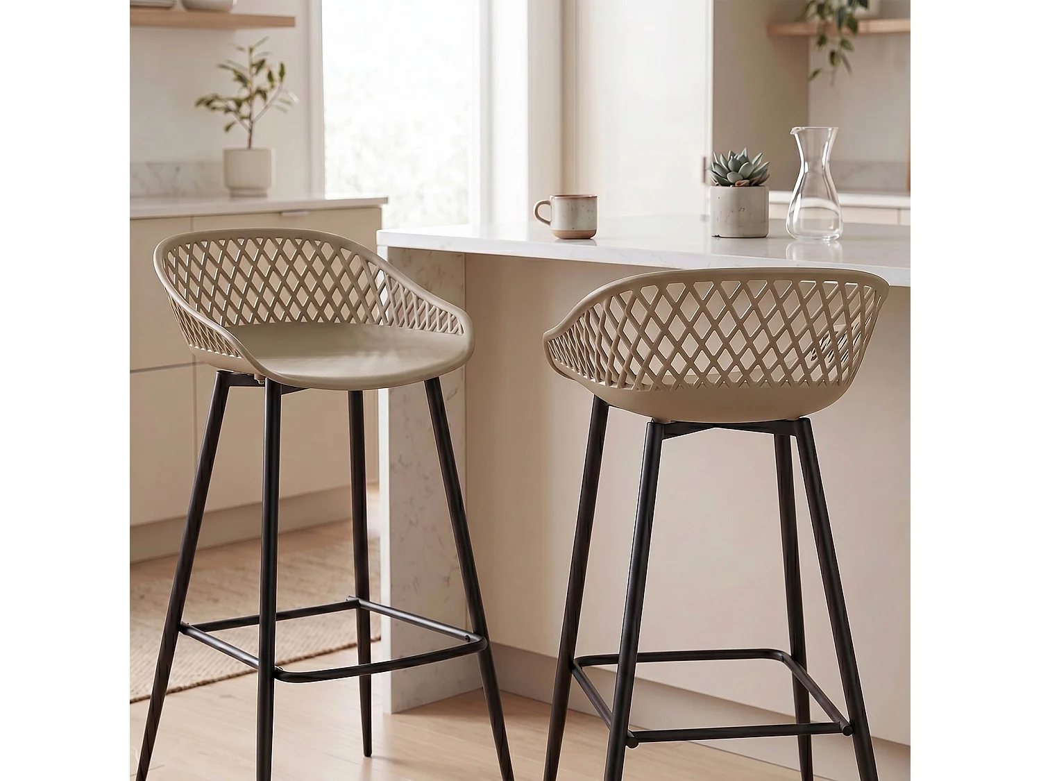 Lot de 2 tabourets de bar IREK chaise haute pour cuisine ou comptoir au design retro, en plastique beige et métal noir