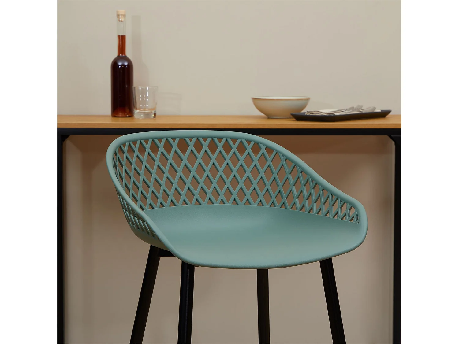 Lot de 2 tabourets de bar IREK chaise haute pour cuisine ou comptoir au design retro, en plastique vert de gris et métal noir
