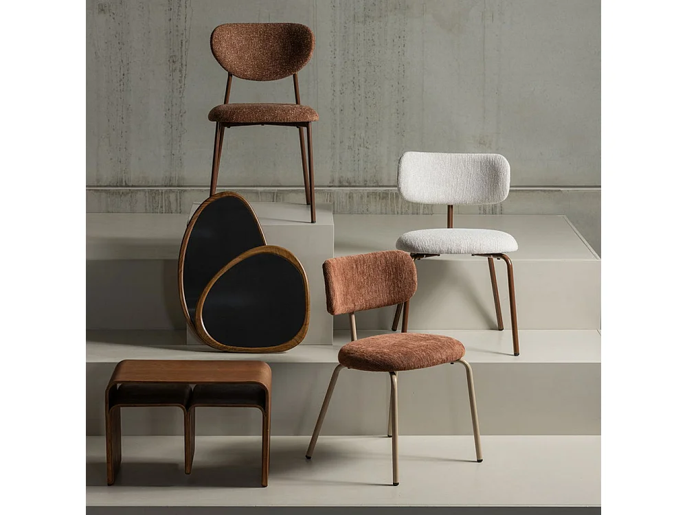 Travis - Lot de 2 chaises en tissu et pieds marron - Beige