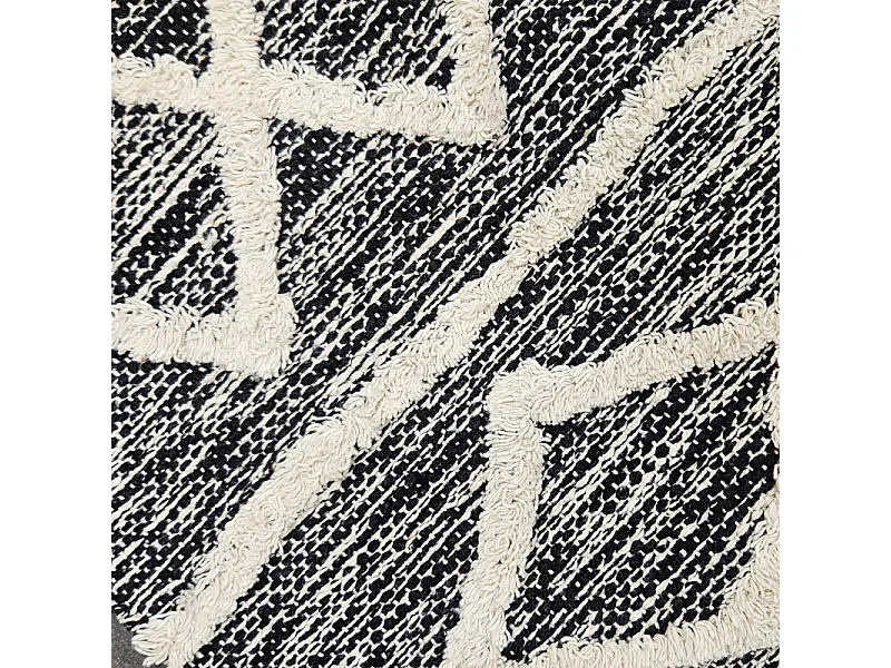 Tapis 120 x 180 cm en coton noir avec motifs et franges écru - ALIBA