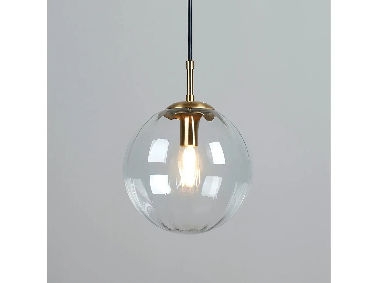 Suspension tendance boule en verre strié - Niccolo