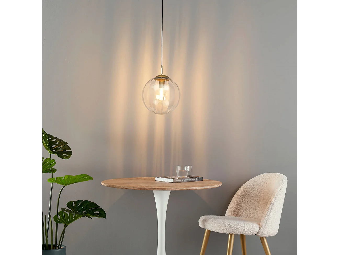 Suspension tendance boule en verre strié - Niccolo