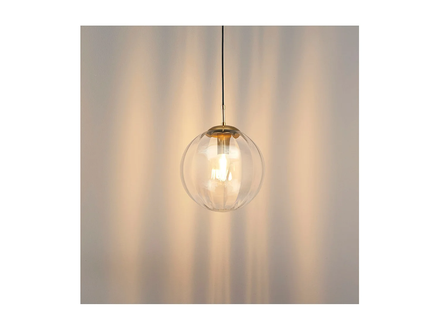 Suspension tendance boule en verre strié - Niccolo