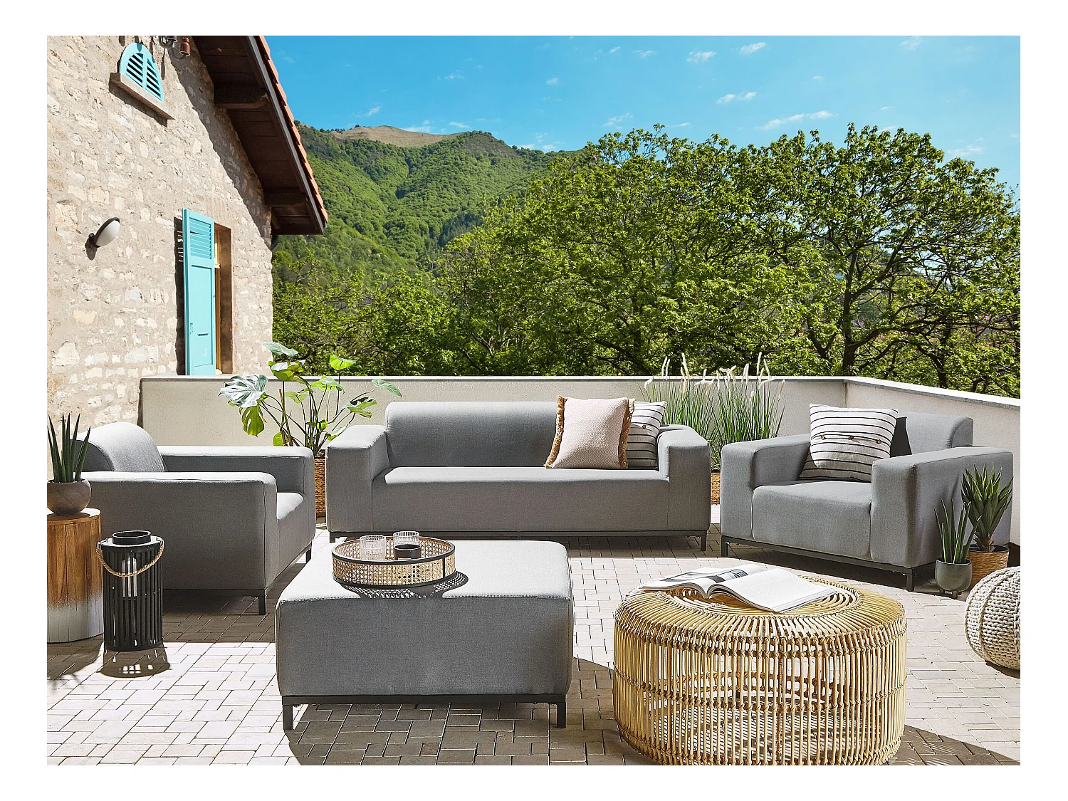 Ensemble de salon de jardin avec table 5 places ROVIGO Gris