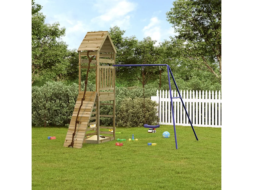 Parque infantil exterior fabricado en madera de pino impregnado