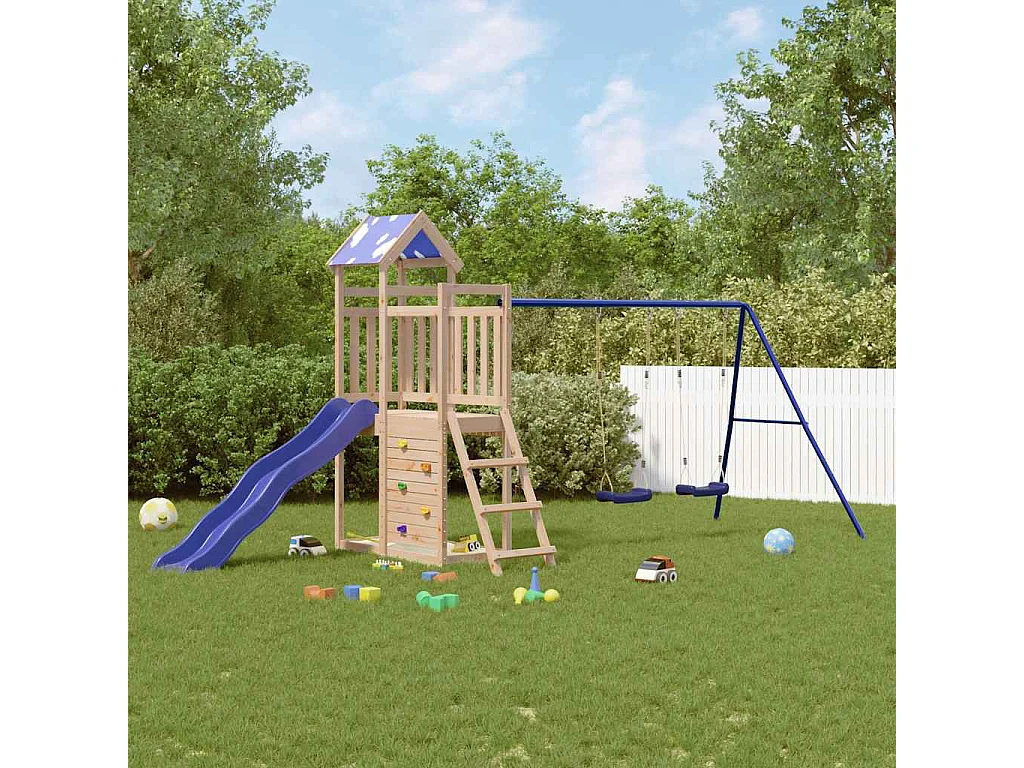 Parque infantil exterior fabricado en madera maciza de pino