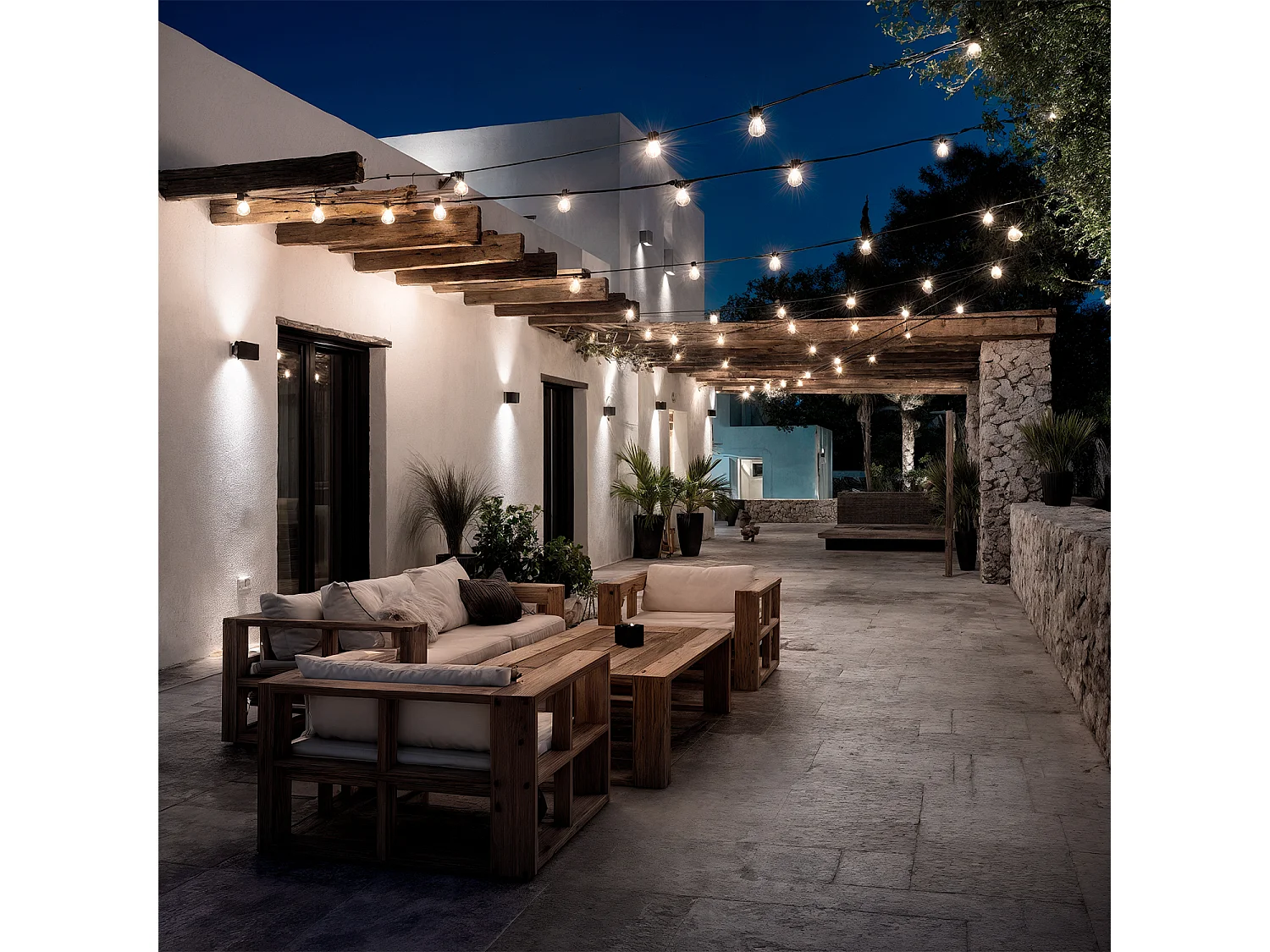 Kit Ghirlanda Luci per Esterni IP44 5m Nero + 5 Lampadine Filamento LED B22 6W G95 4000K Bianco Naturale