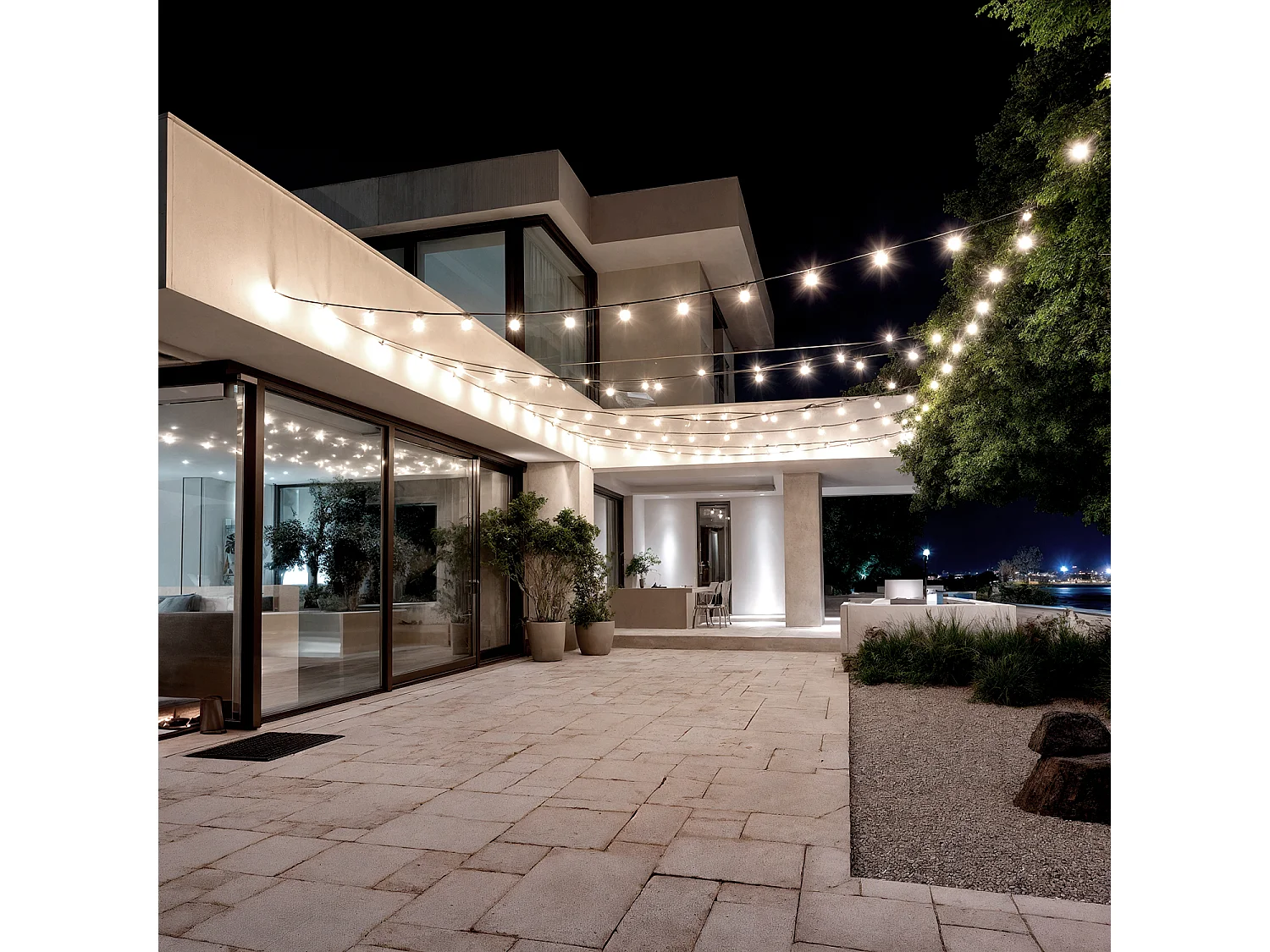 Kit Ghirlanda Luci per Esterno IP44 5m Nero + 5 Lampadine Filamento LED B22 2W G45 4000K Bianco Naturale