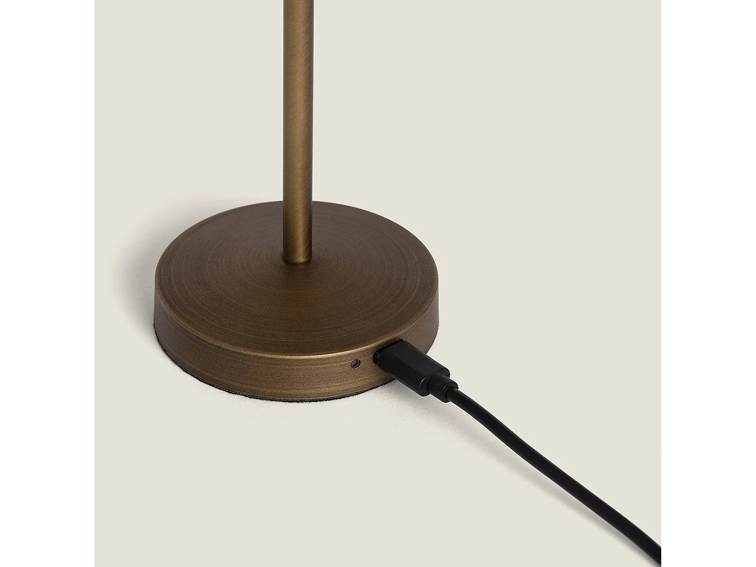 Lampe à Poser LED Portable pour Extérieur Métal avec Batterie Rechargeable Lendora Laiton