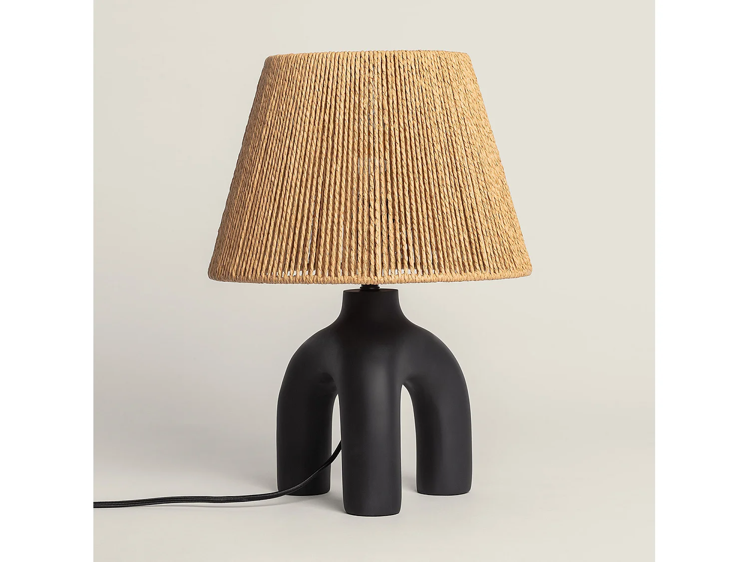 Lampada da Carta Intrecciata e Resina Otilia Nero