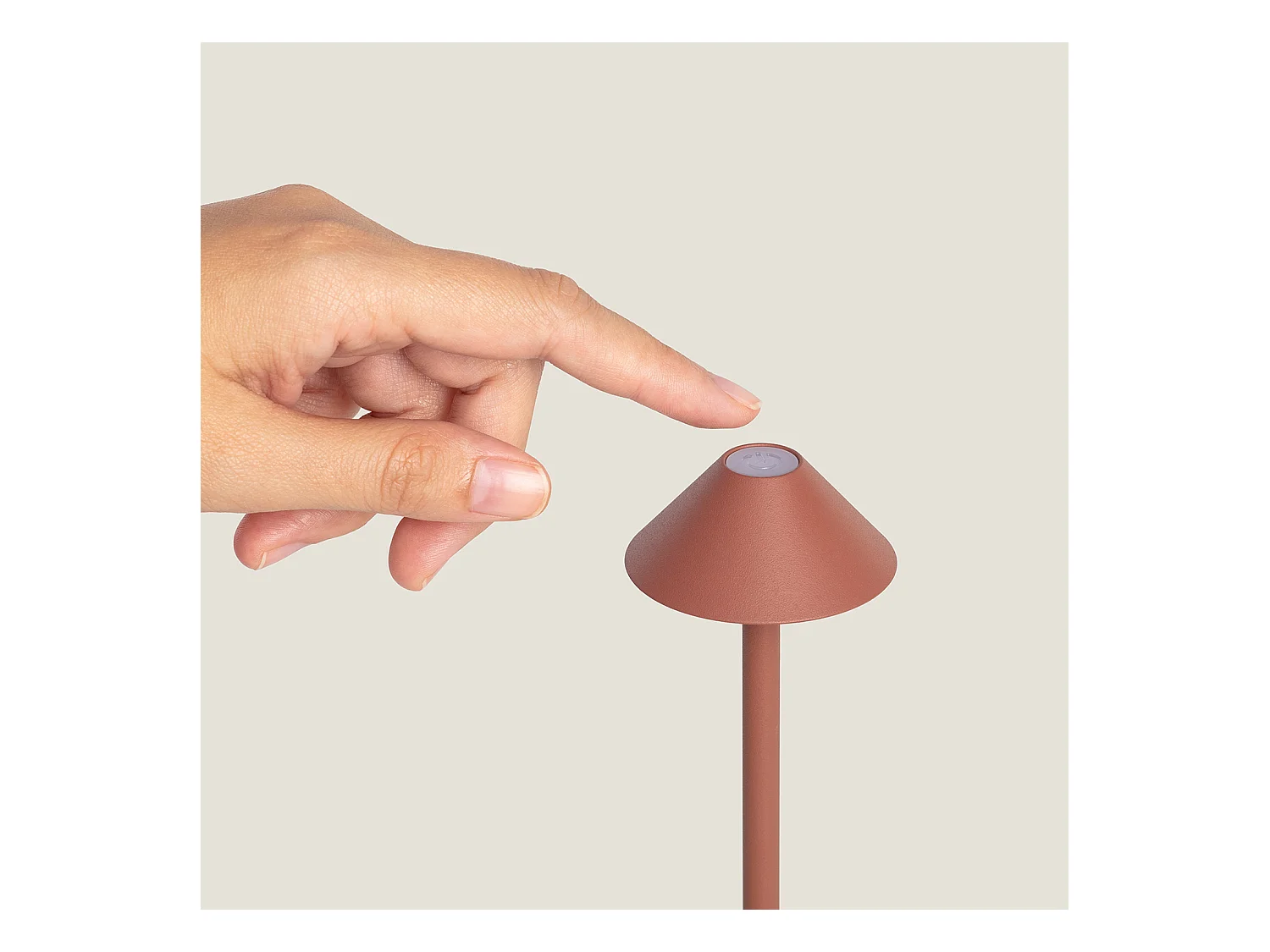 Lampada da Tavolo LED Portatile per Esterno Metallo con Batteria Ricaricabile Magatzi Terracotta