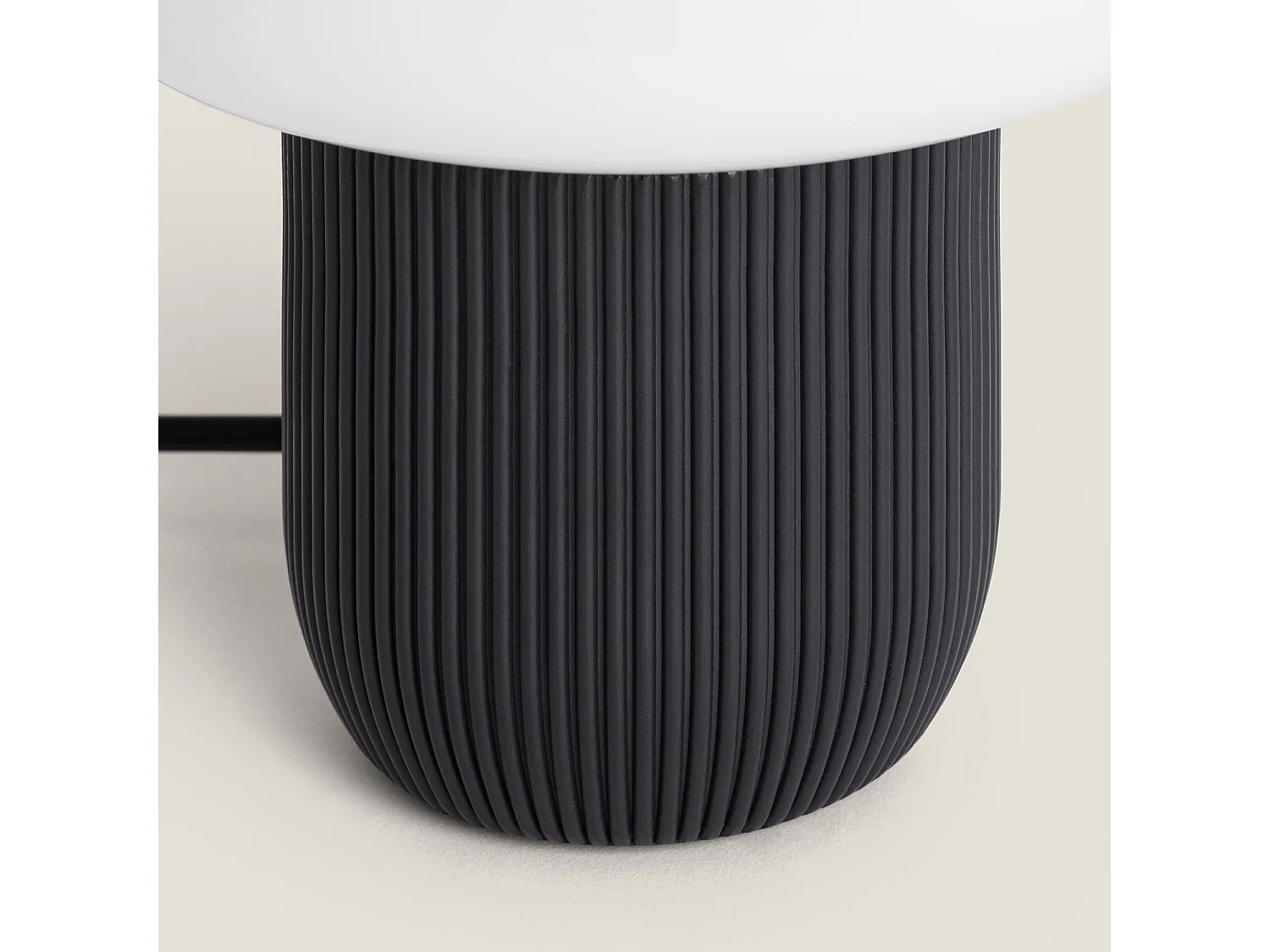 Lámpara de Mesa Resina Nacune Negro