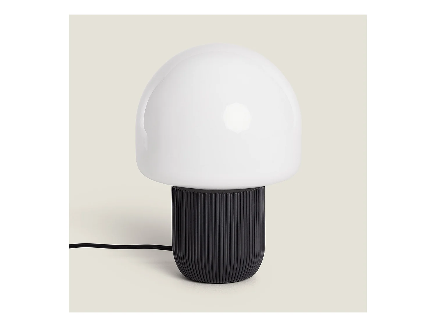 Lampe à Poser Résine Nacune Noir