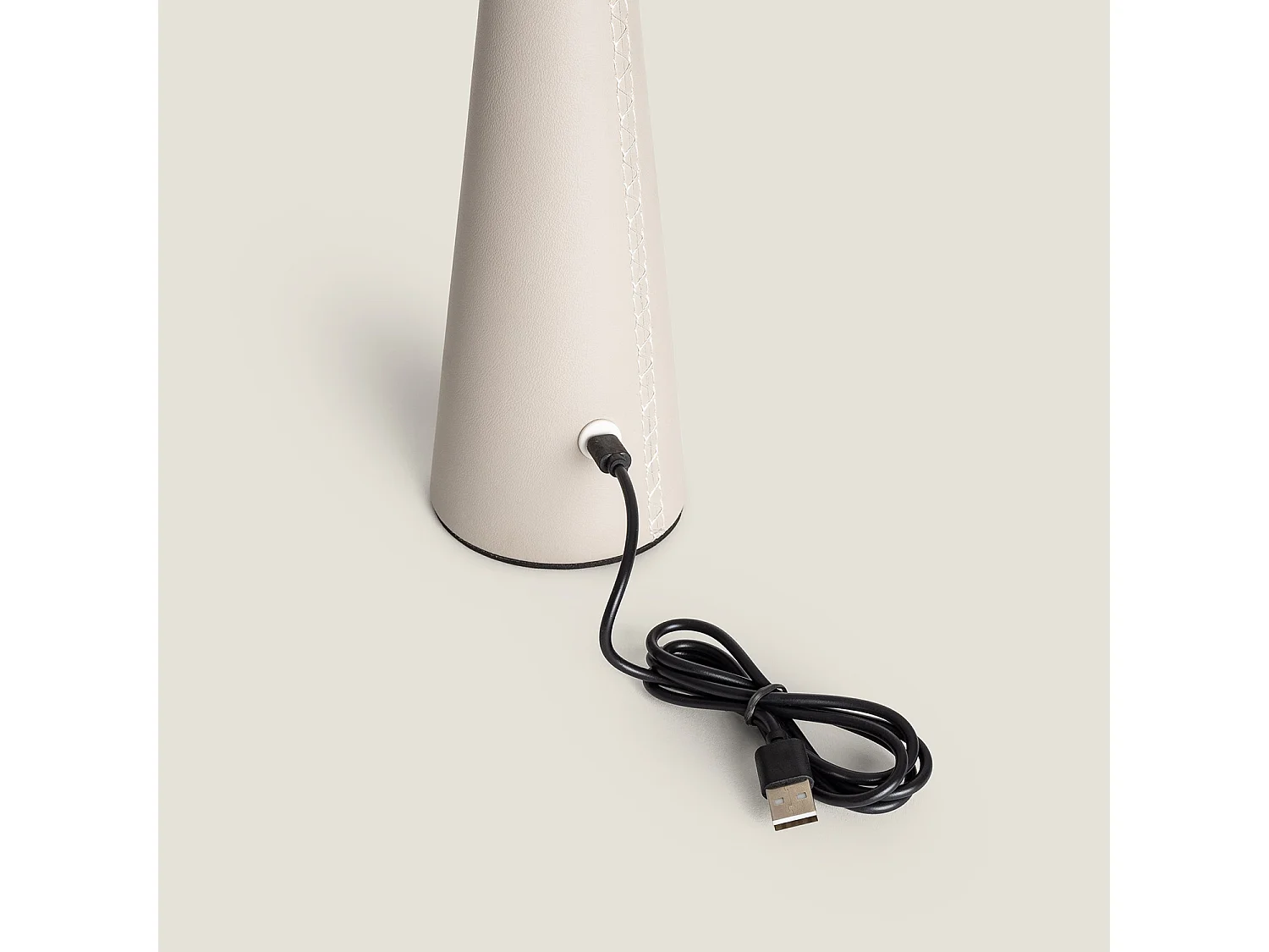 Lampe à Poser LED Portable Cuir et Métal avec Batterie USB Rechargeable Tyu Tule Beige