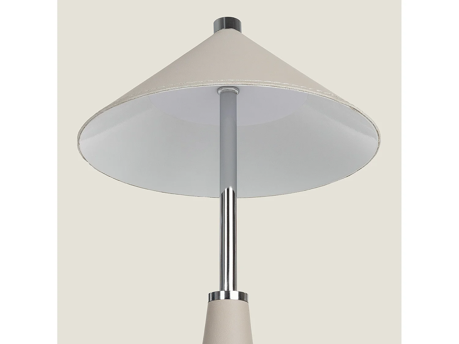 Lampe à Poser LED Portable Cuir et Métal avec Batterie USB Rechargeable Tyu Tule Beige