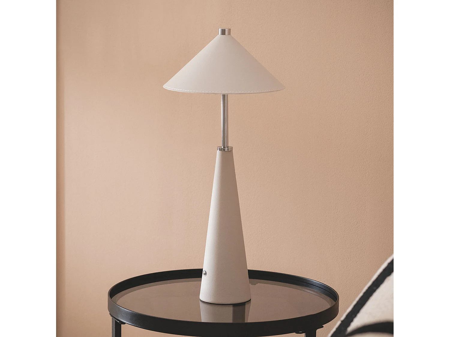 Lampe à Poser LED Portable Cuir et Métal avec Batterie USB Rechargeable Tyu Tule Beige