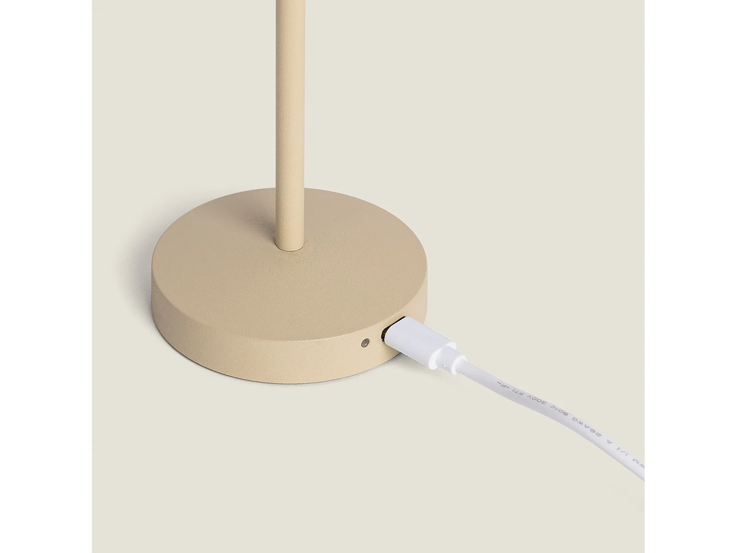 Lampe à Poser LED Portable Extérieure Métal avec Batterie Rechargeable Pirinoa Beige