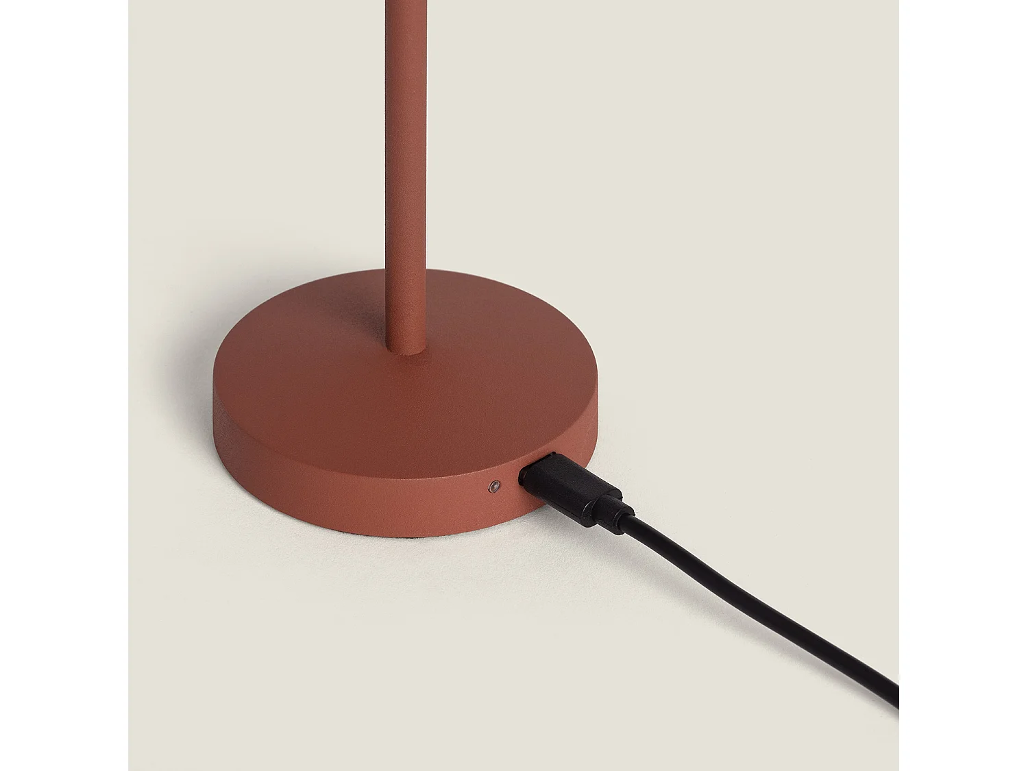 Lampe à Poser LED Portable pour Extérieur Métal avec Batterie Rechargeable Lendora Smoke Terre cuite