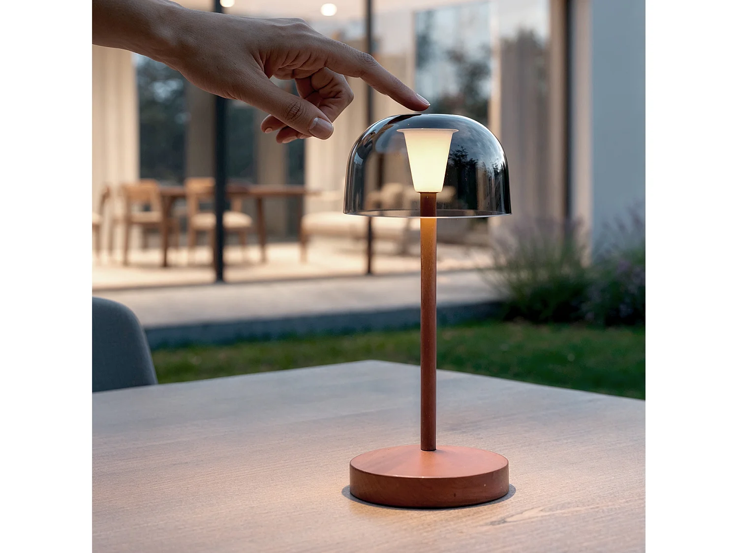 Lampe à Poser LED Portable pour Extérieur Métal avec Batterie Rechargeable Lendora Smoke Terre cuite