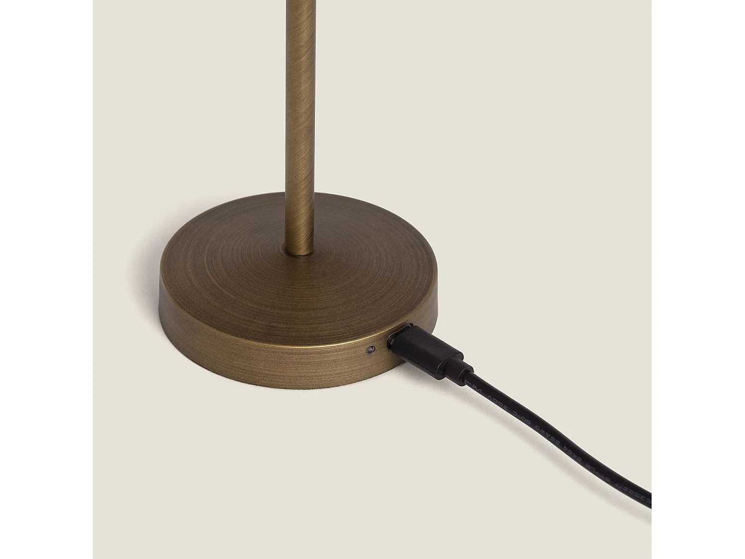 Lampe à Poser LED Portable Extérieure Métal avec Batterie Rechargeable Pirinoa Laiton