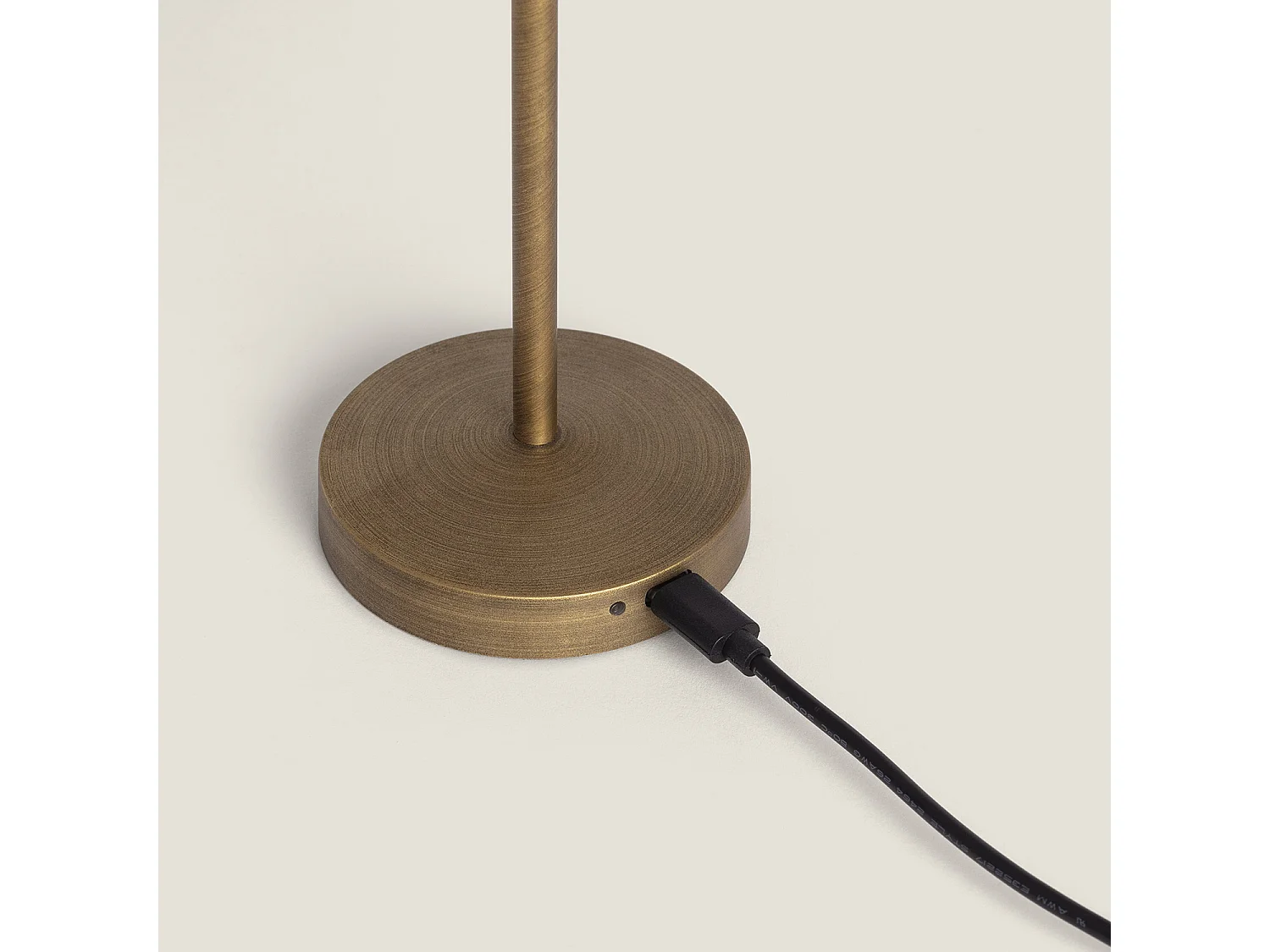 Lampe à Poser LED Portable Extérieure Métal avec Batterie Rechargeable Milevani Laiton